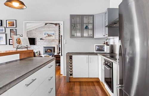 Forresters Beach House | Beachside Bliss Forresters Beach