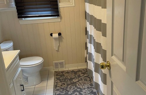 Trumbull House | Beautiful New England. Quaint and spacious home. Close to over 5 University.