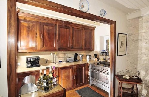 Saint-Antonin Noble Val House | Holiday Home 'Le Manoir Danglars' with Private Pool, Private Garden and Wi-Fi