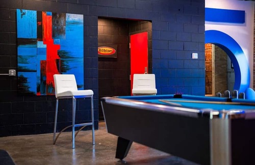 Sparta House | Art Inspired Micro-Hotel - 2 Studio Suites | Grill | Pool Table