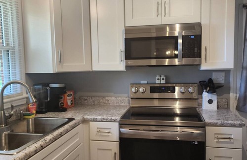 Roanoke House | Charming 3-bedroom house with AC, WiFi in lovely Roanoke Pets allowed
