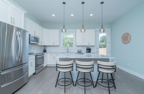 Miramar Beach House | Beach to Bay Tranquility – 3 BDR Stunner Just Mins to Beaches, Shopping, Dining