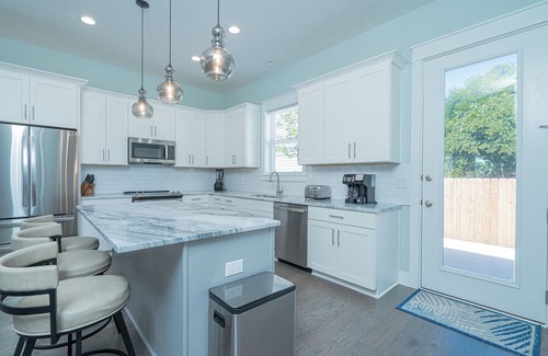 Miramar Beach House | Beach to Bay Tranquility – 3 BDR Stunner Just Mins to Beaches, Shopping, Dining