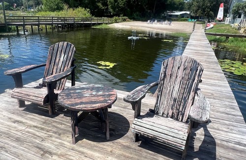 Summerfield House | Charming 2-bedroom lakefront house in Summerfield with WiFi and AC