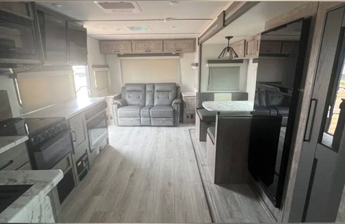 Marble Falls House | Cozy & Spacious Grand Surveyor Glamping Experience @ Fishers of Men Ranch