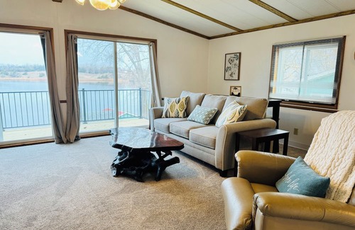 Aberdeen House | 3 Bedroom Home at Richmond Lake on the Water