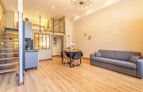 Palais de justice Apartment | 4 -sugiton