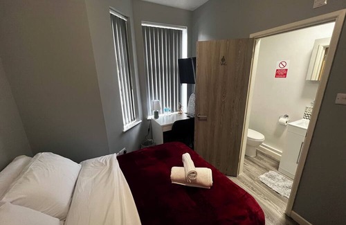 Coventry Bed & Breakfast | 5 bed Stylishly furnished & close proximity to the City centre and Coventry Uni