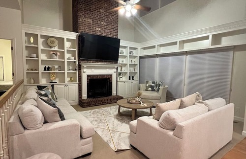 High Point House | Charming 3-bedroom house with AC, pool, WiFi in lovely High Point