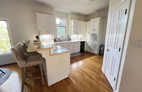 High Point House | Charming 3-bedroom house with AC, pool, WiFi in lovely High Point