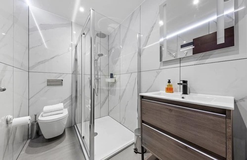 Golders Green Apartment | Stylish King Size Bed Studio near Central London