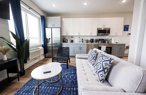 North Philadelphia East Apartment | Imagine a stylish escape in Philadelphia, the epitome of urban luxury