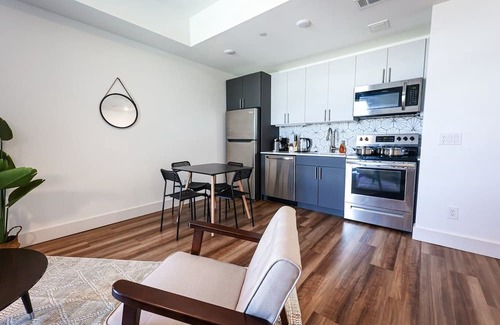Brewerytown Apartment | Imagine a stylish escape in Glenwood, the epitome of urban luxury