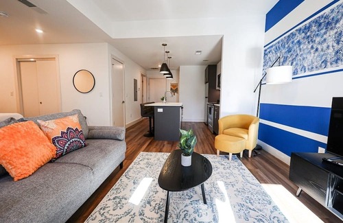 Brewerytown Apartment | Imagine a stylish escape in Glenwood, the epitome of urban luxury