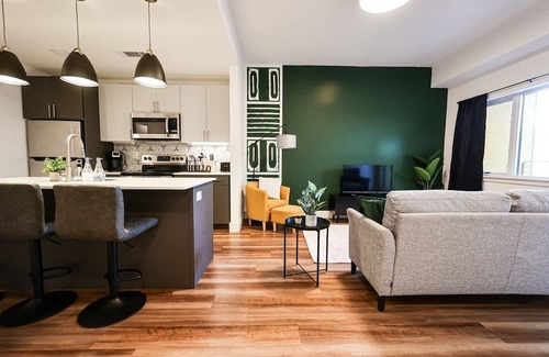 Brewerytown Apartment | Imagine a stylish escape in Glenwood, the epitome of urban luxury