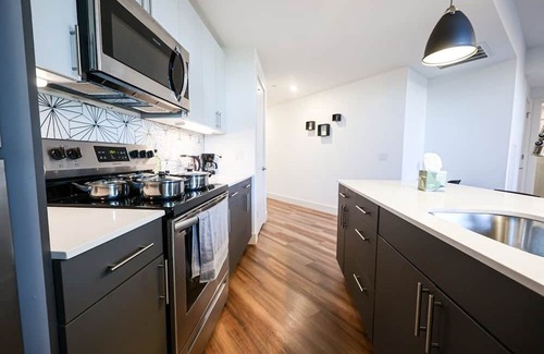 Brewerytown Apartment | Imagine a stylish escape in Glenwood, the epitome of urban luxury