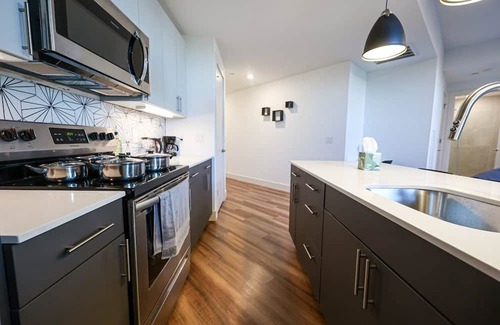 Brewerytown Apartment | Imagine a stylish escape in Glenwood, the epitome of urban luxury