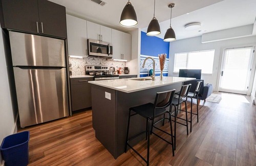 Brewerytown Apartment | Imagine a stylish escape in Glenwood, the epitome of urban luxury