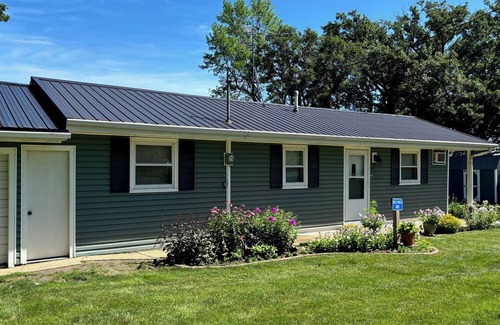 Martin County Cabin | Cozy Lake Cabin near the Fox Lake Event Center