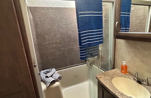 Lexington House | Spacious Luxury RV Glamping Experience @ KHP