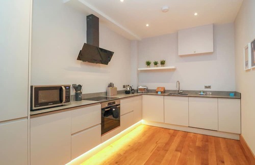 Sherborne Cottage | PUMP ROOM, romantic, with a garden in Sherborne
