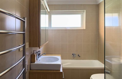 Kareela House | Kareela | Cozy Retreat with Creek Backyard