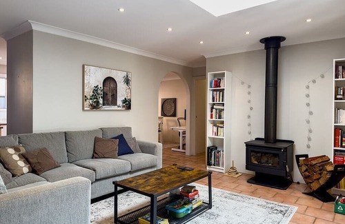 Kareela House | Kareela | Cozy Retreat with Creek Backyard