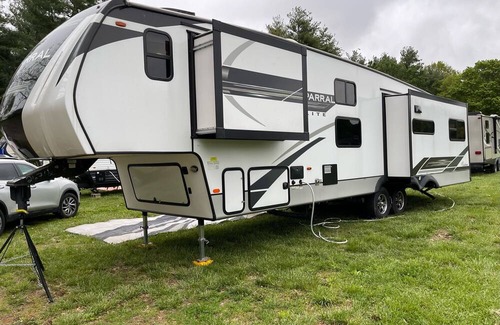 Lexington House | Spacious 2-bedroom Luxury RV w/3BD & Cozy fireplace