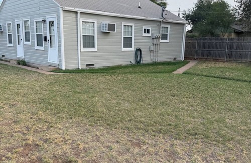 Midland Apartment | Charming 1-bedroom apartment with WiFi & AC close to downtown Midland.