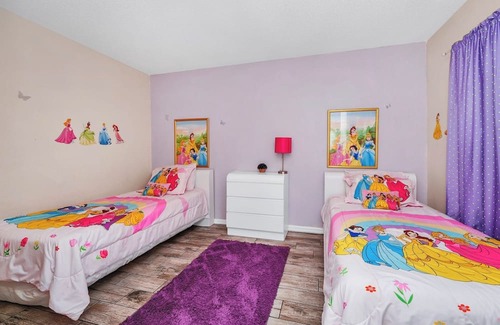 Thousand Oaks House | Sunny villa with sunset views under new management