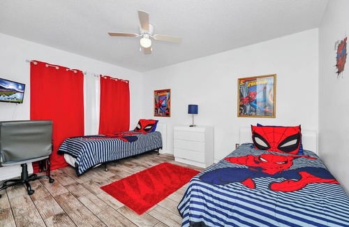 Thousand Oaks House | Sunny villa with sunset views under new management