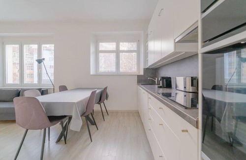 Dejvice Apartment | Majestic Urban Dwelling near Prague Castle