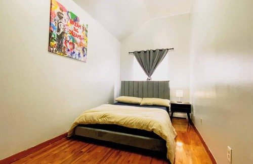 Mott Haven House | Cozy 2BR Haven w/ Walk-in Closet and Tranquil Vibe