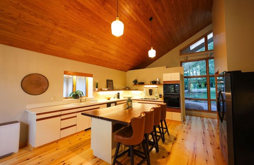 Lansing House | LNSNG VISTA I River + Trails