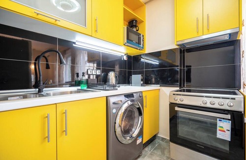 Attiki Apartment | Chic Urban Modern Β 1-Bdrm Apart