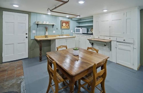 Ithaca Apartment | Charming Studio in Historic Downtown Ithaca