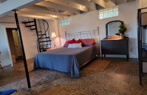 Fountain Cottage | Pet friendly Lakefront Cottage/Cabin between Ludington/Baldwin/Manistee