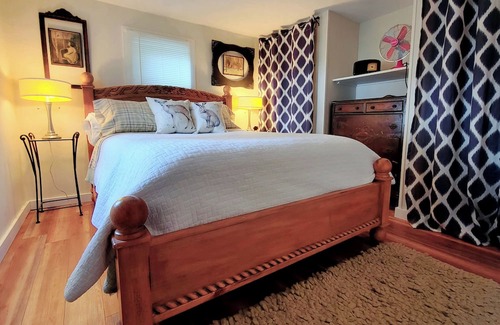Fountain Cottage | Pet friendly Lakefront Cottage/Cabin between Ludington/Baldwin/Manistee