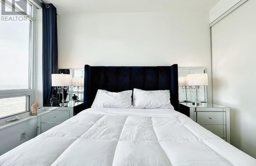 Humber Bay Condo | Gorgeous Condo By the Lake With Parking