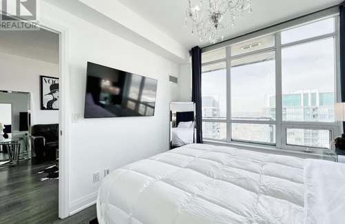 Humber Bay Condo | Gorgeous Condo By the Lake With Parking