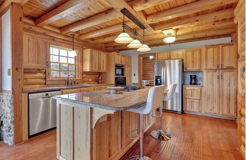 Burnet Cabin | EHAD RANCH 3-bedroom cabin in the Hill Country of Texas