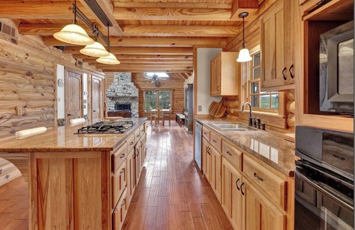Burnet Cabin | EHAD RANCH 3-bedroom cabin in the Hill Country of Texas