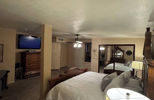 Pebble Hills Park House | Delightful 3200 sqft 5-bedroom house in El Paso with WiFi, spacious to comfort.