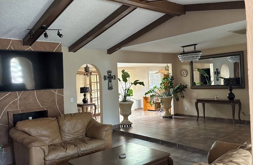 Pebble Hills Park House | Delightful 3200 sqft 5-bedroom house in El Paso with WiFi, spacious to comfort.