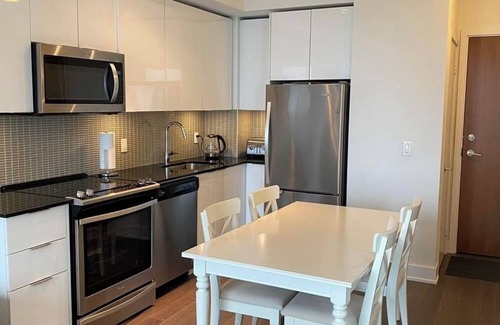 Humber Bay Shores Condo | 1 Bedroom condo with stunning view of lakeshore