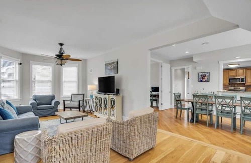 Manasquan House | Charming 4 Bedroom House with Pool and tropical backyard Oasis