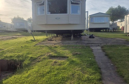 Winestead House | Lovely 7 berth caravan with WiFi at Sand le Mere ref 71011R