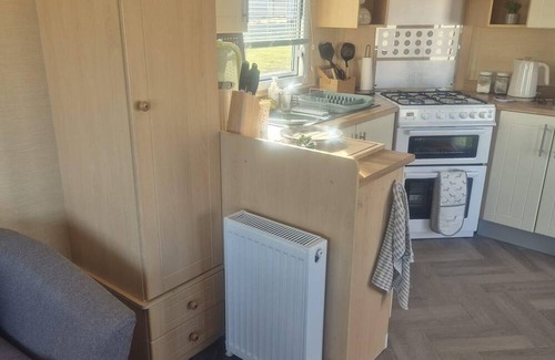 Winestead House | Lovely 7 berth caravan with WiFi at Sand le Mere ref 71011R