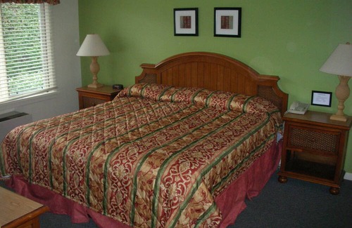 Lenox Apartment | Ponds at Foxhollow in the Berkshires, Timeshare Sleeps 4 / Full Kitchen and Bath