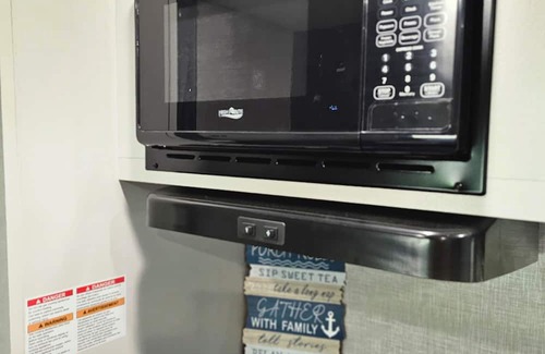 Henderson House | Cozy RV in Charming Henderson, Texas for Syrup Festival